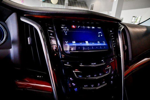 Used 2017 Cadillac Escalade Luxury AWD/4WD image 38
