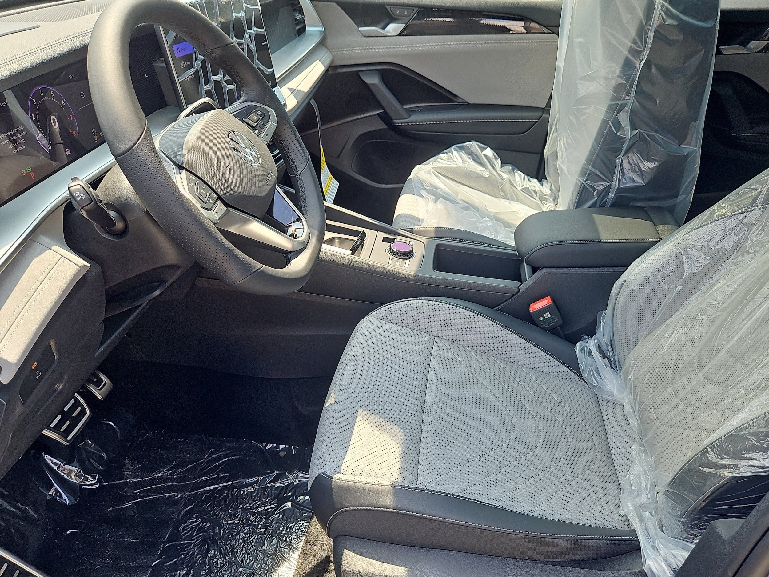 New 2026 Volkswagen Tiguan SE R-Line AWD/4WD image 17