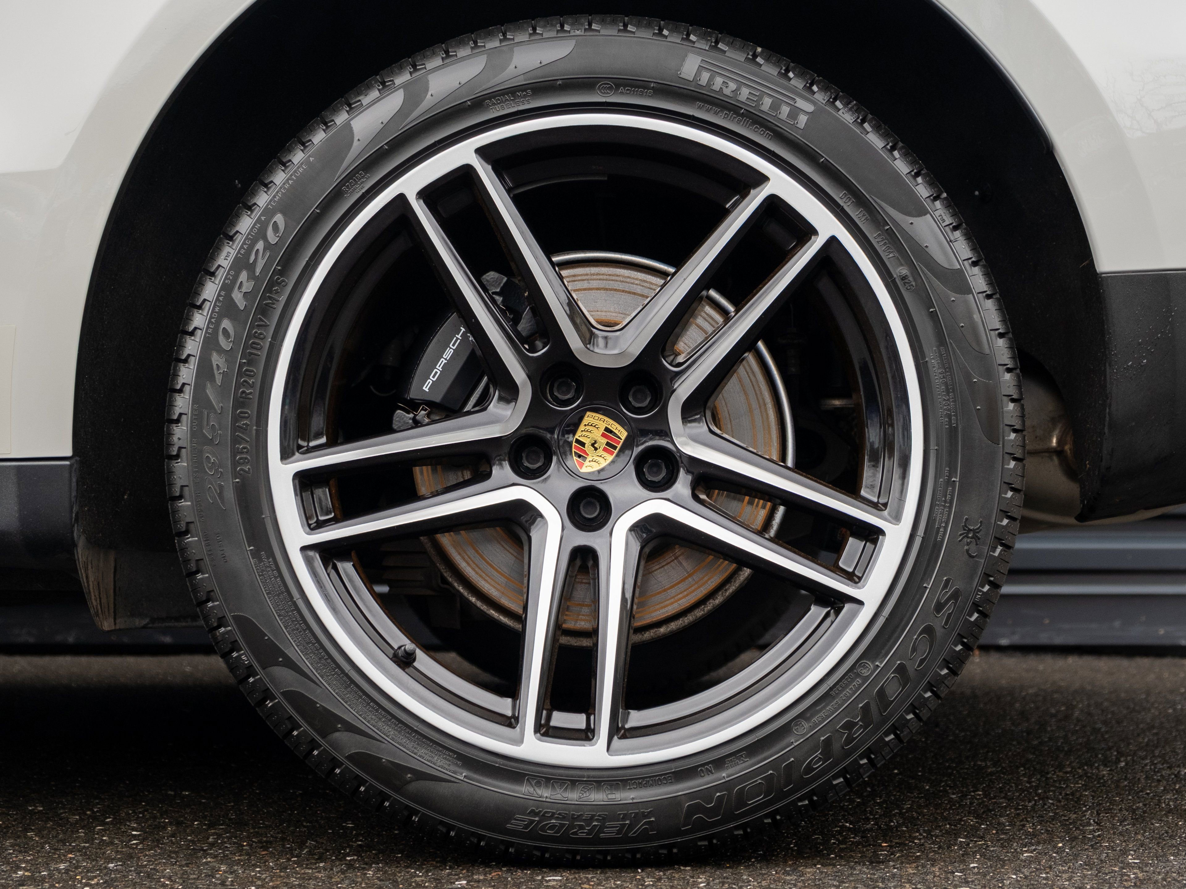 Certified 2021 Porsche Macan image 13