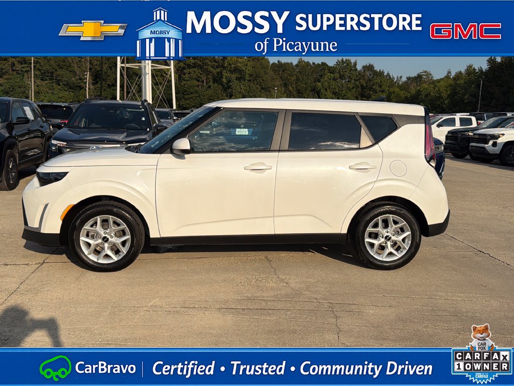 Used 2025 Kia Soul LX w/ LX Technology Package FWD image 3