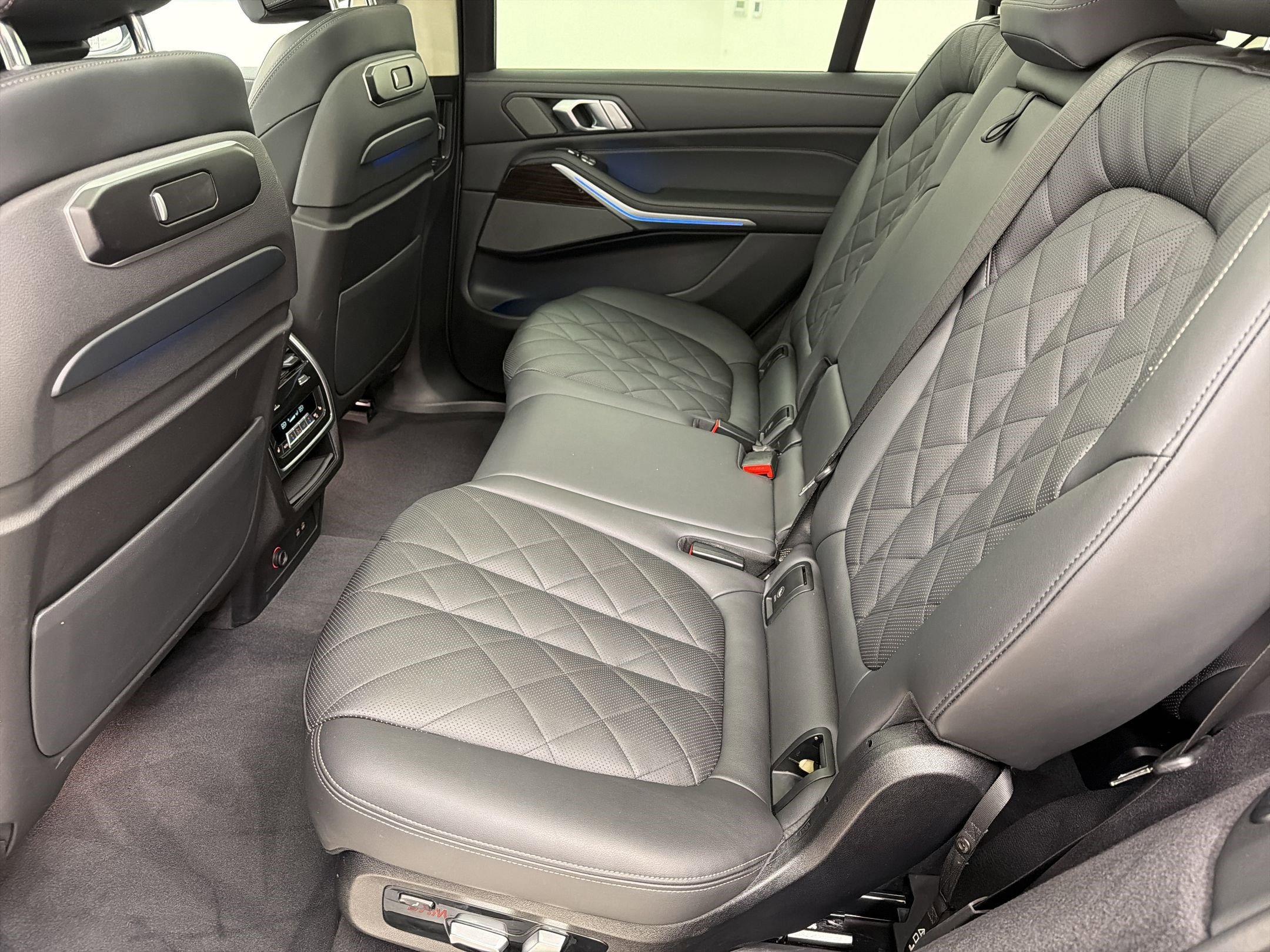 Used 2025 BMW X7 xDrive40i AWD/4WD image 15