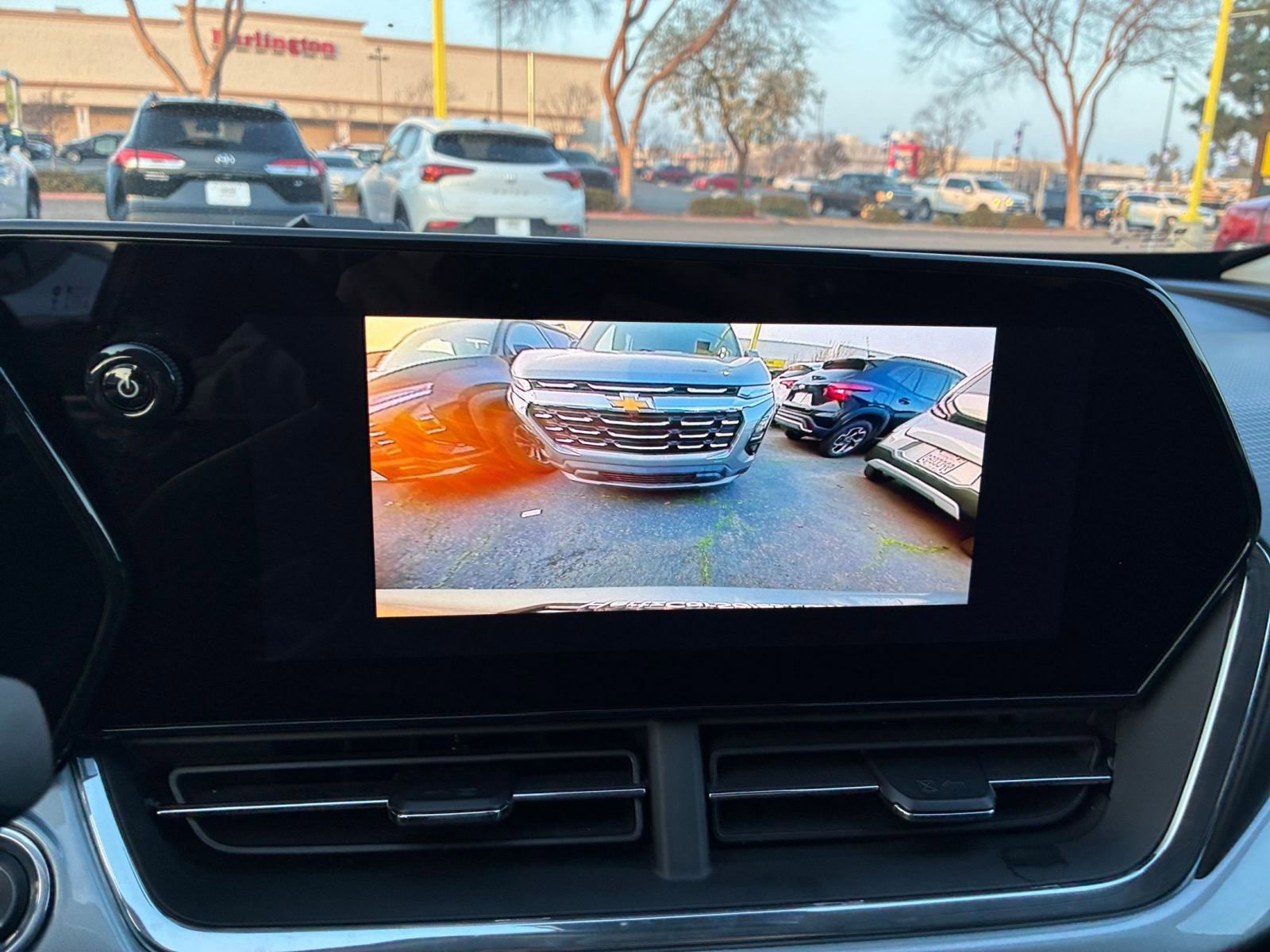 Used 2025 Chevrolet Trax LT image 22