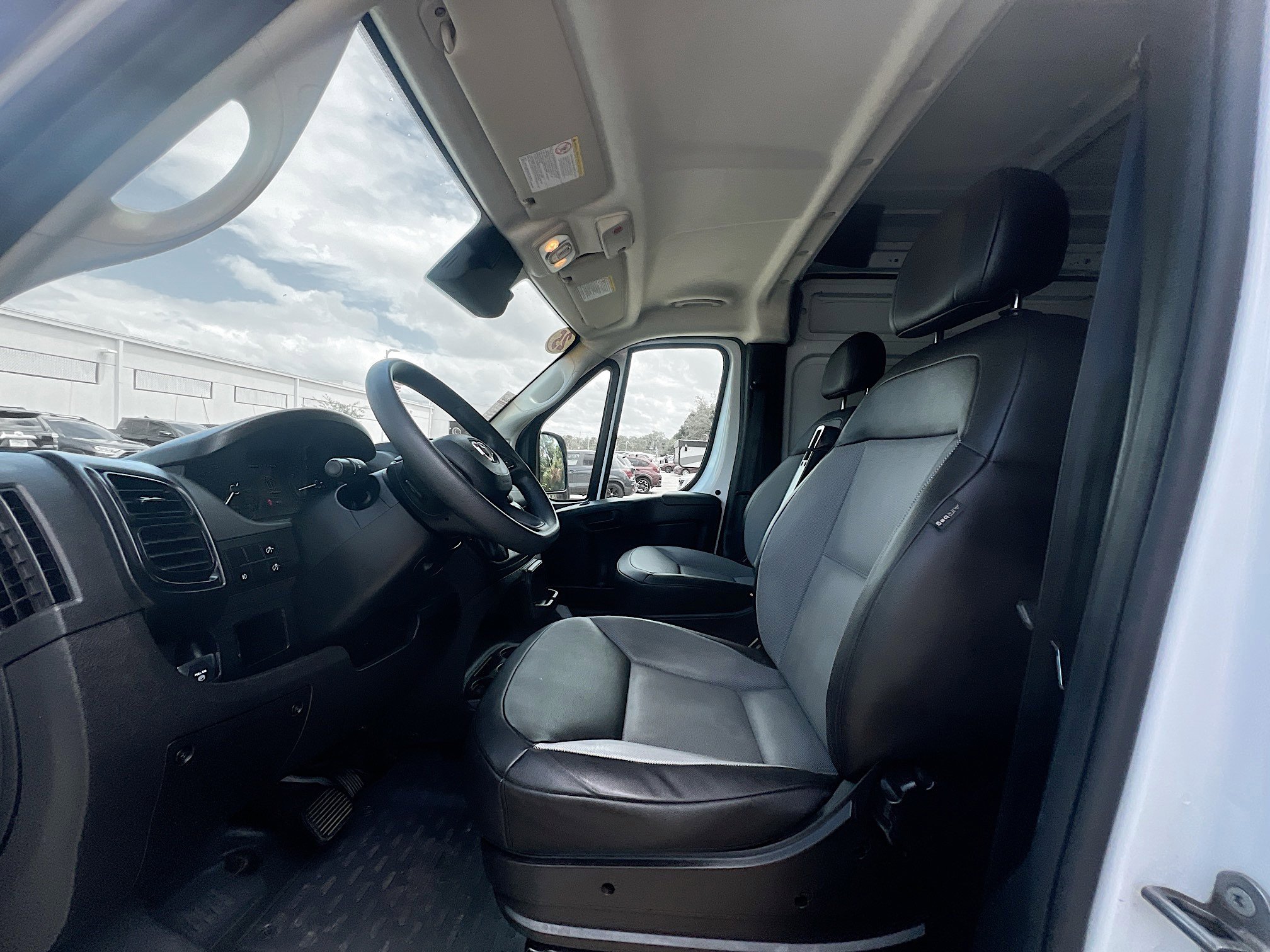 Used 2025 RAM ProMaster 2500 w/ Convenience Group image 14