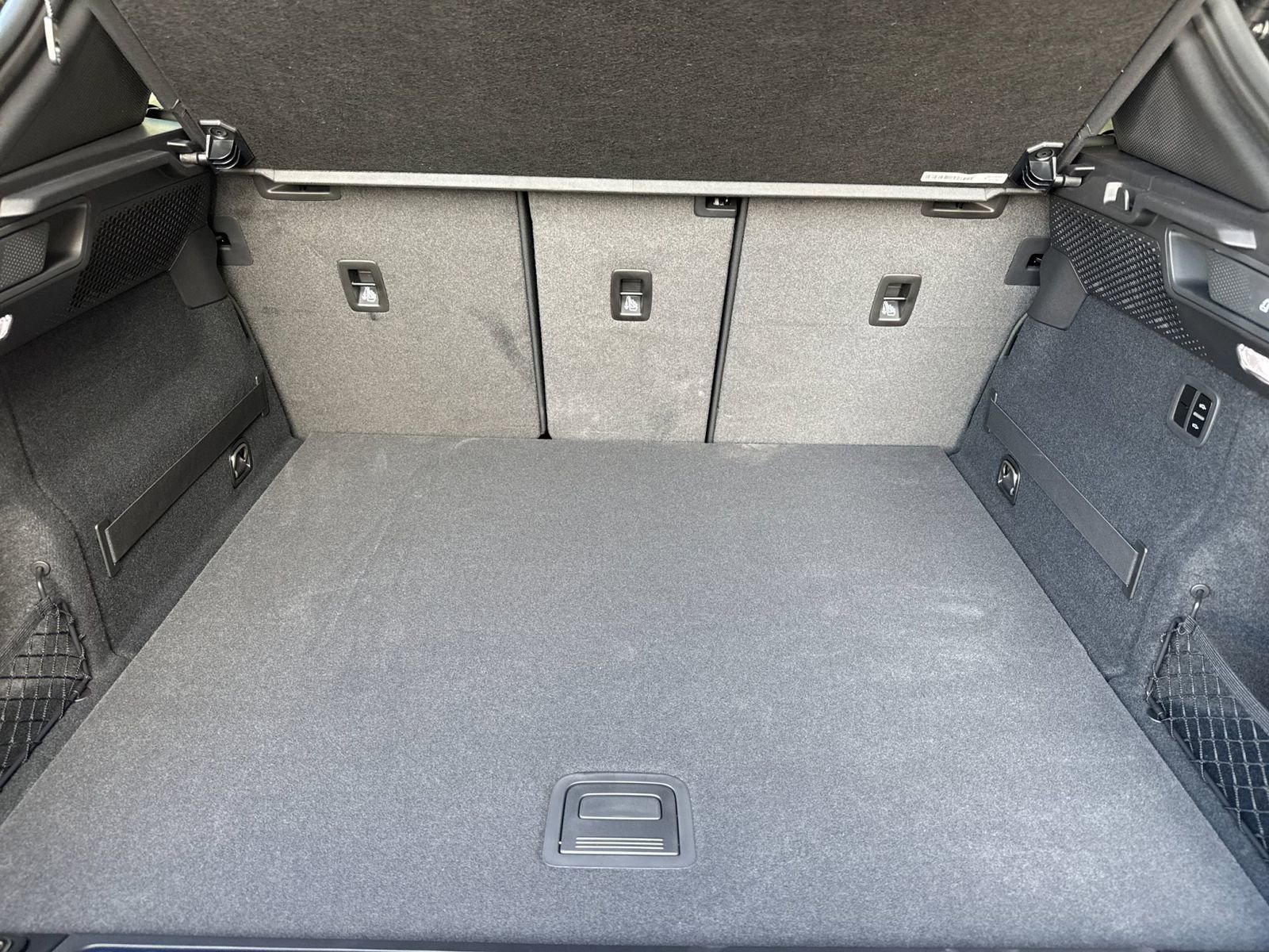 New 2025 Porsche Macan Electric image 17