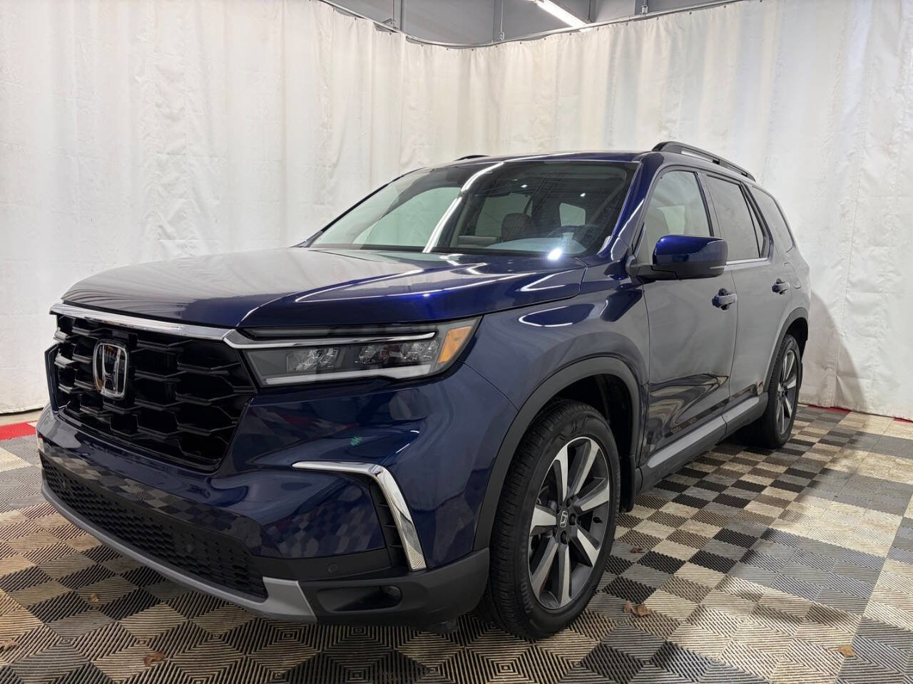 Used 2024 Honda Pilot Touring image 2