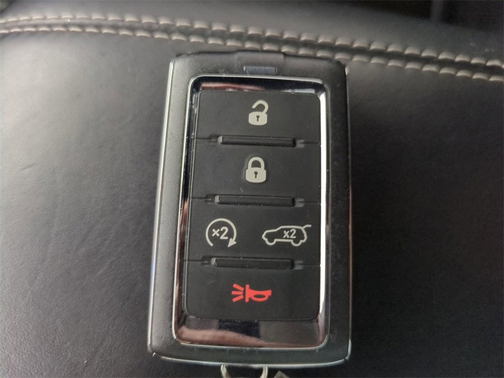 Used 2022 Jeep Grand Cherokee Overland w/ Advanced Protech Group III image 38