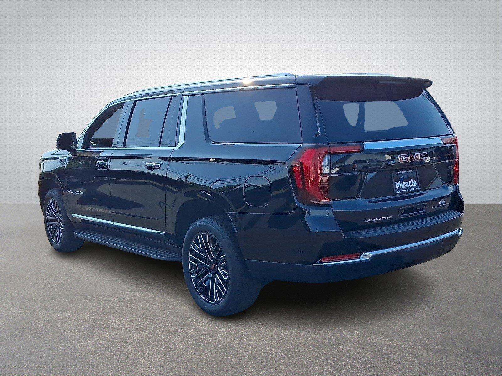New 2026 GMC Yukon XL Elevation AWD/4WD image 3