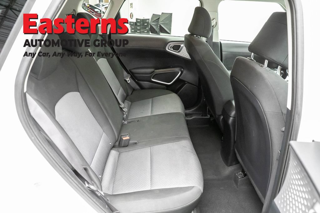 Used 2023 Kia Soul LX FWD image 22