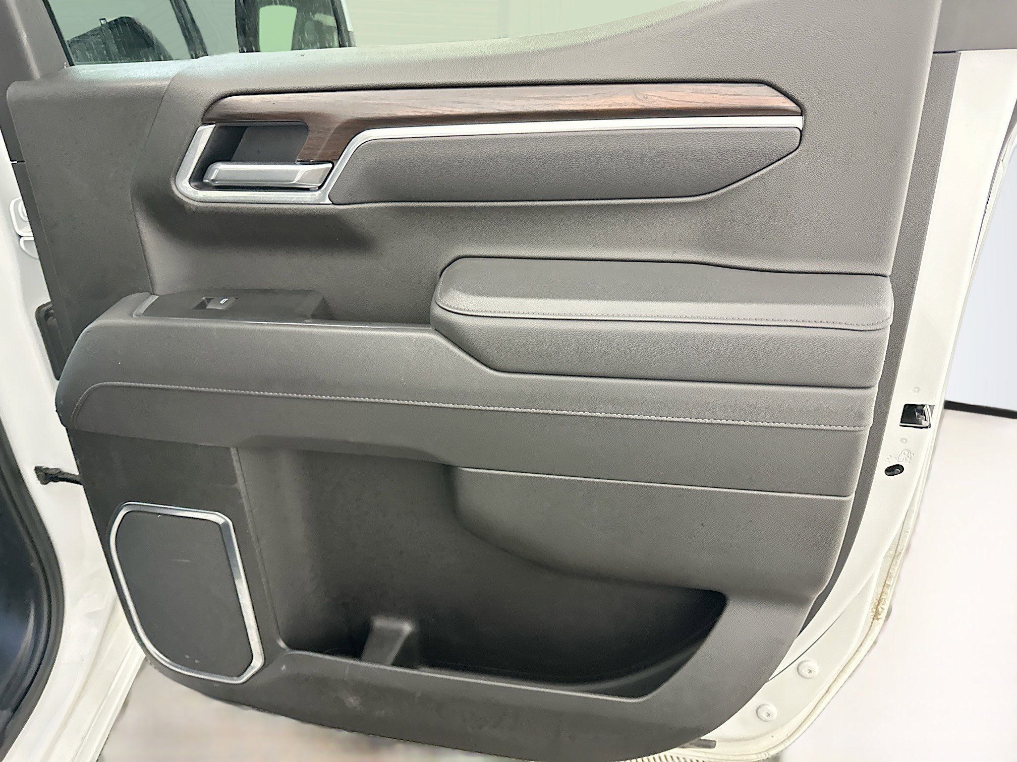 Used 2025 GMC Sierra 1500 SLT AWD/4WD image 31