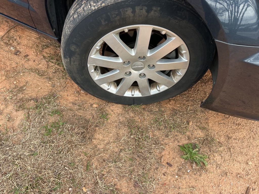 Used 2013 Chrysler Town & Country Touring image 2