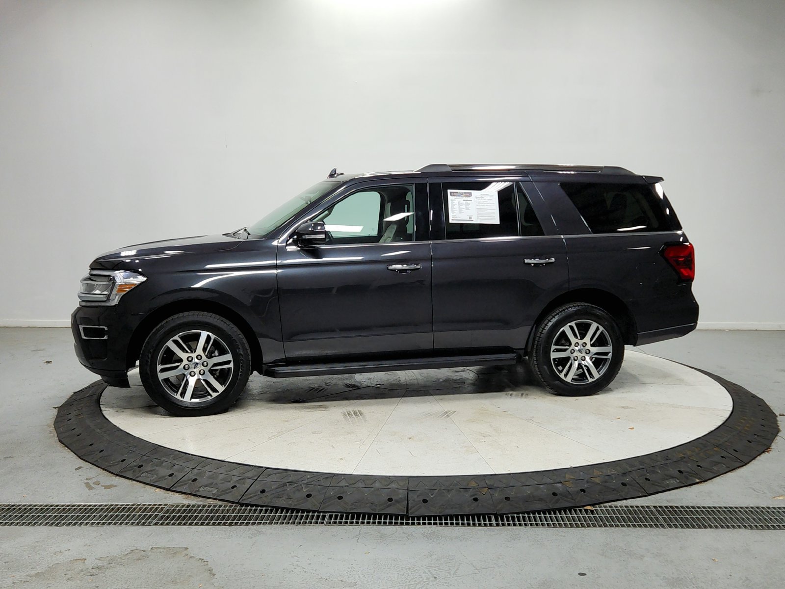 Used 2024 Ford Expedition Limited RWD image 5
