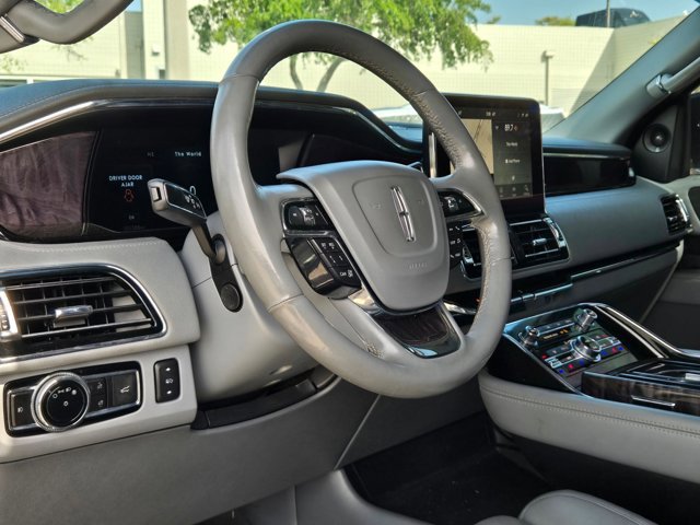 Used 2020 Lincoln Navigator Reserve image 9