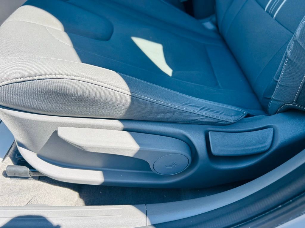 Used 2023 Hyundai Elantra Blue image 17