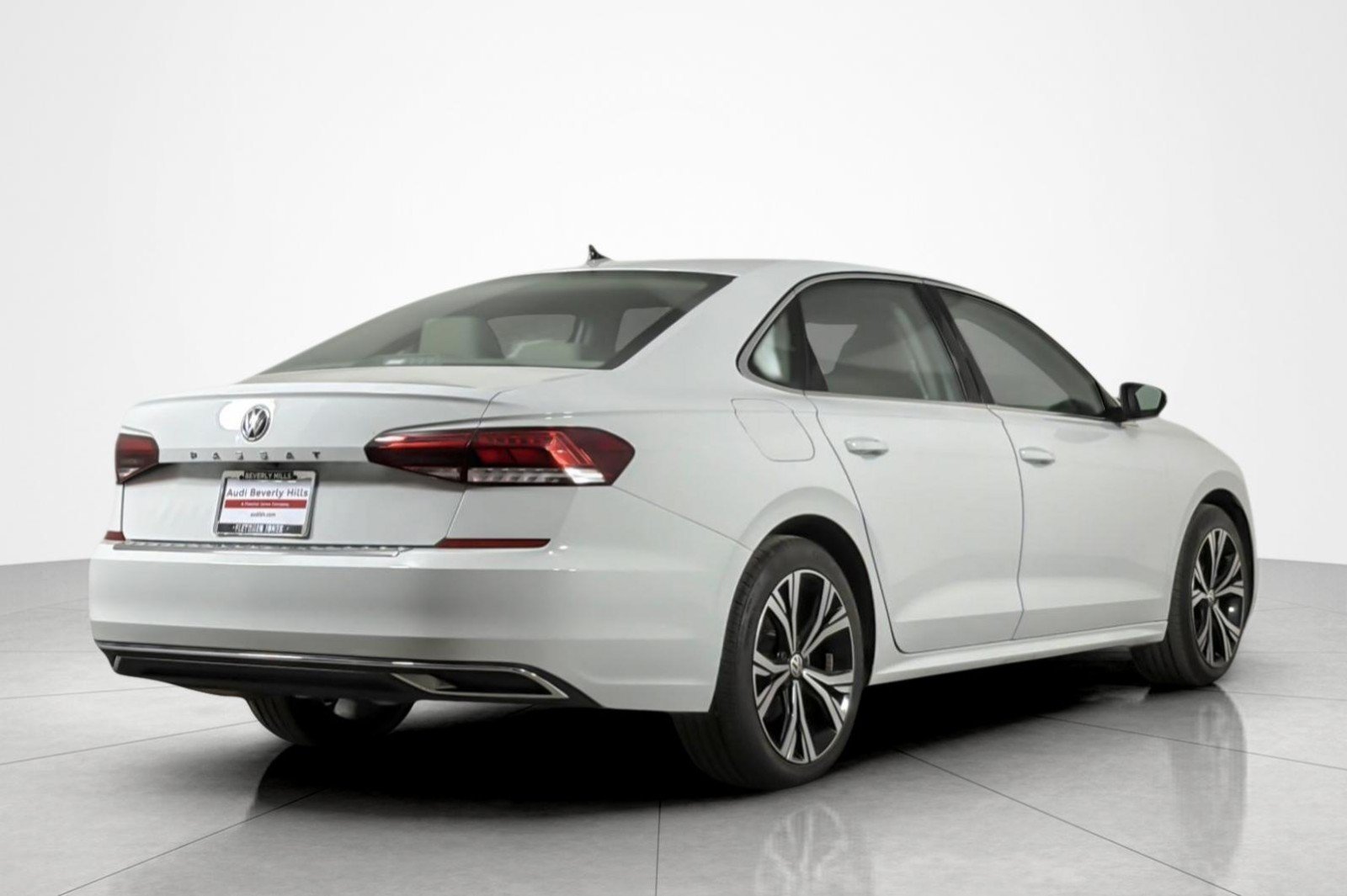 Used 2022 Volkswagen Passat 2.0T SE FWD image 5