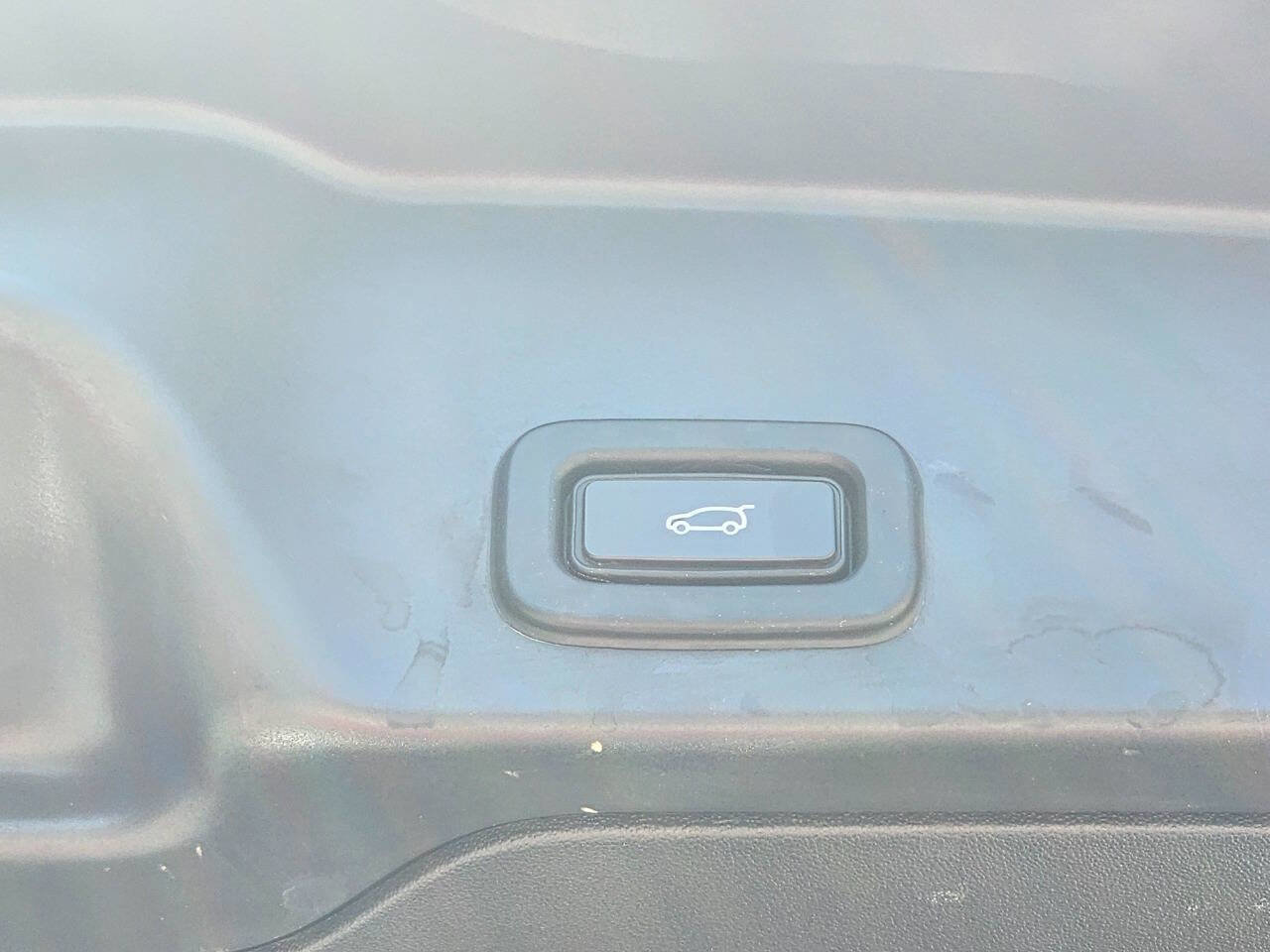 Used 2020 Land Rover Range Rover Evoque SE image 43