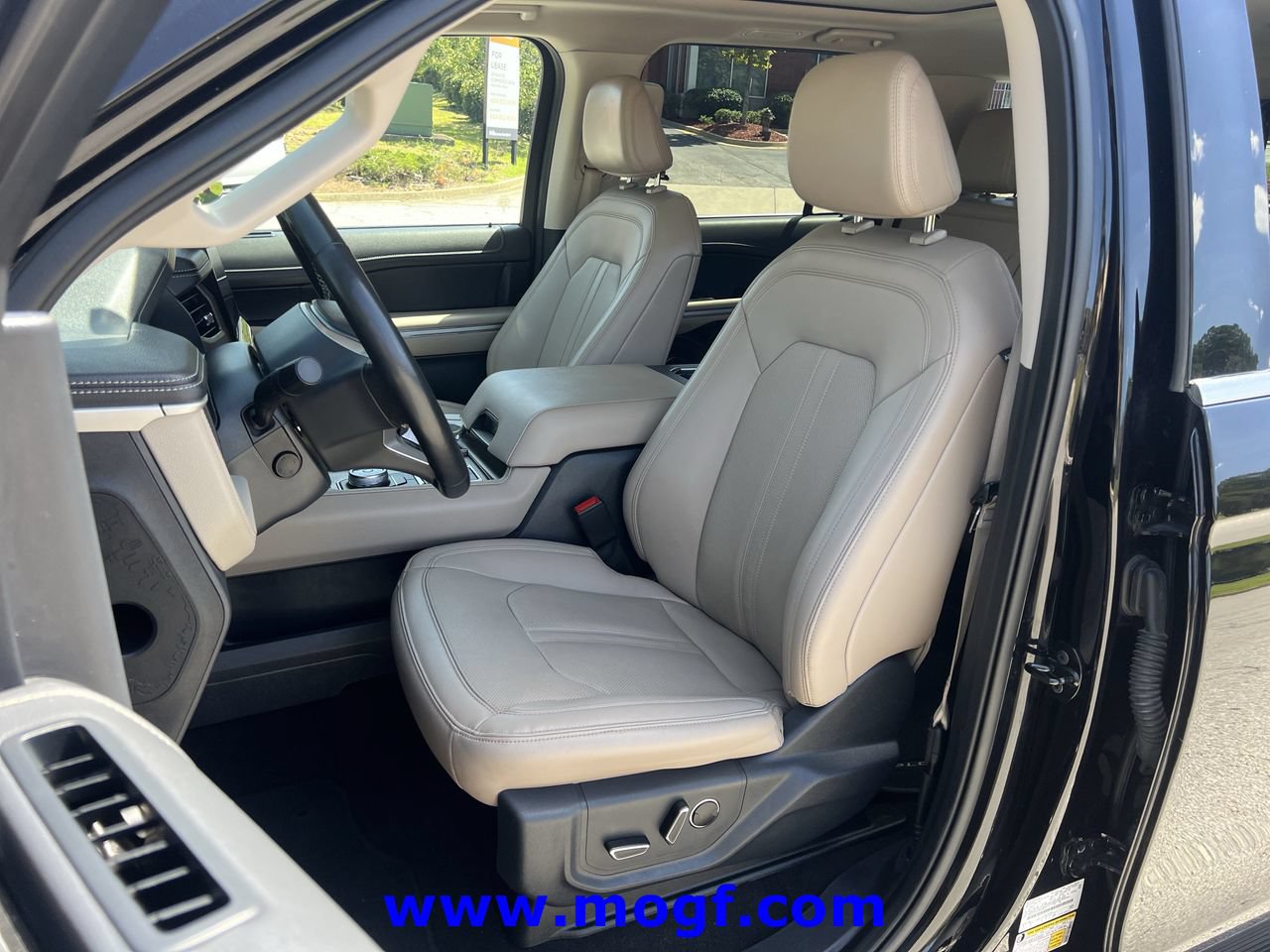 Used 2024 Ford Expedition Limited AWD/4WD image 19