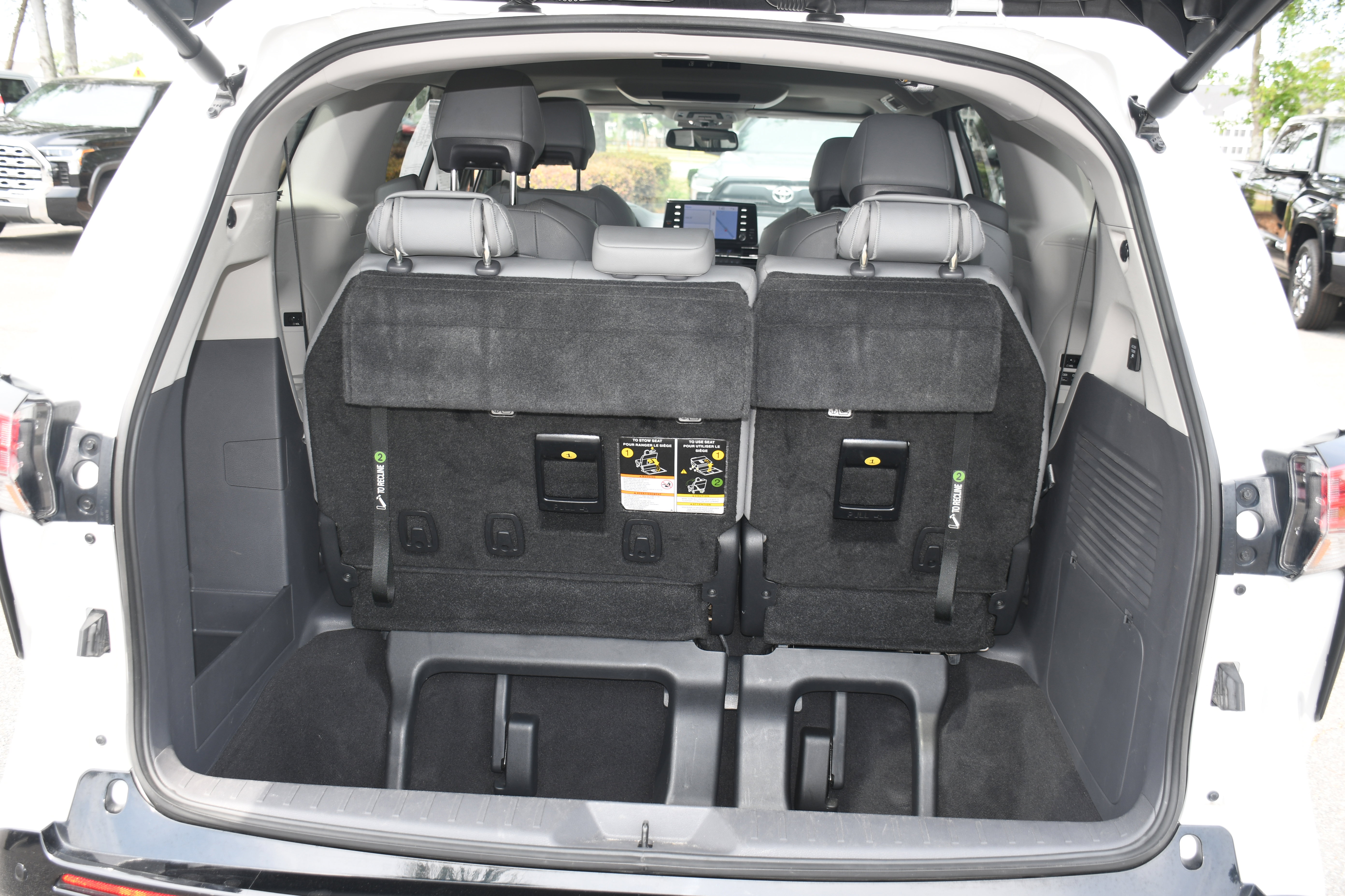 Used 2022 Toyota Sienna Limited FWD image 19