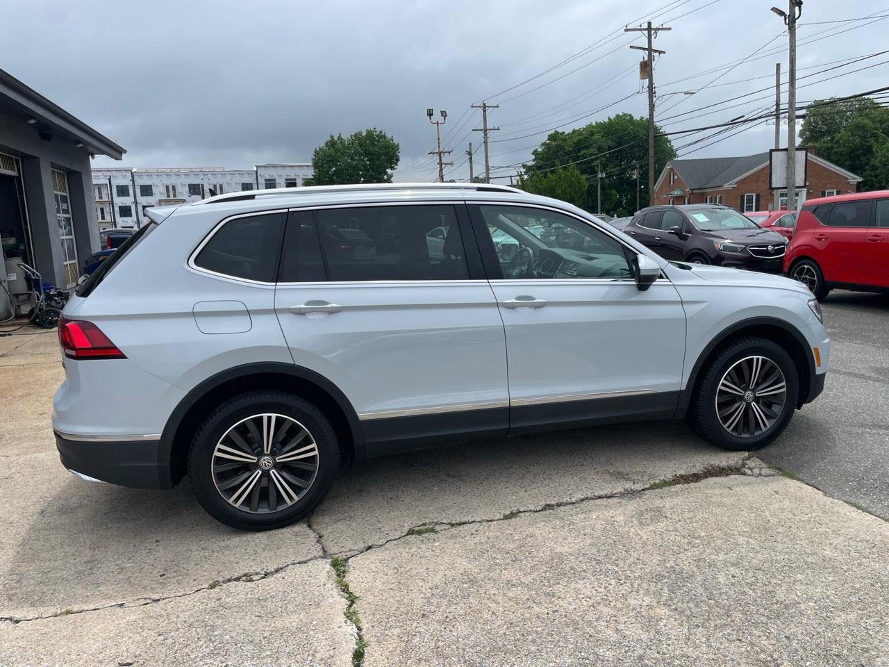 Used 2018 Volkswagen Tiguan SE AWD/4WD image 16
