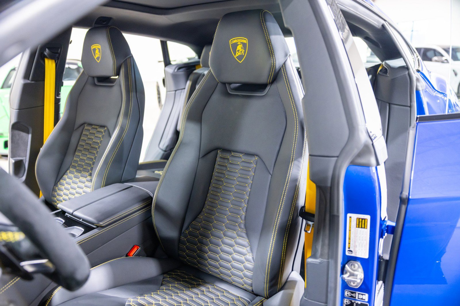 Used 2022 Lamborghini Urus image 37