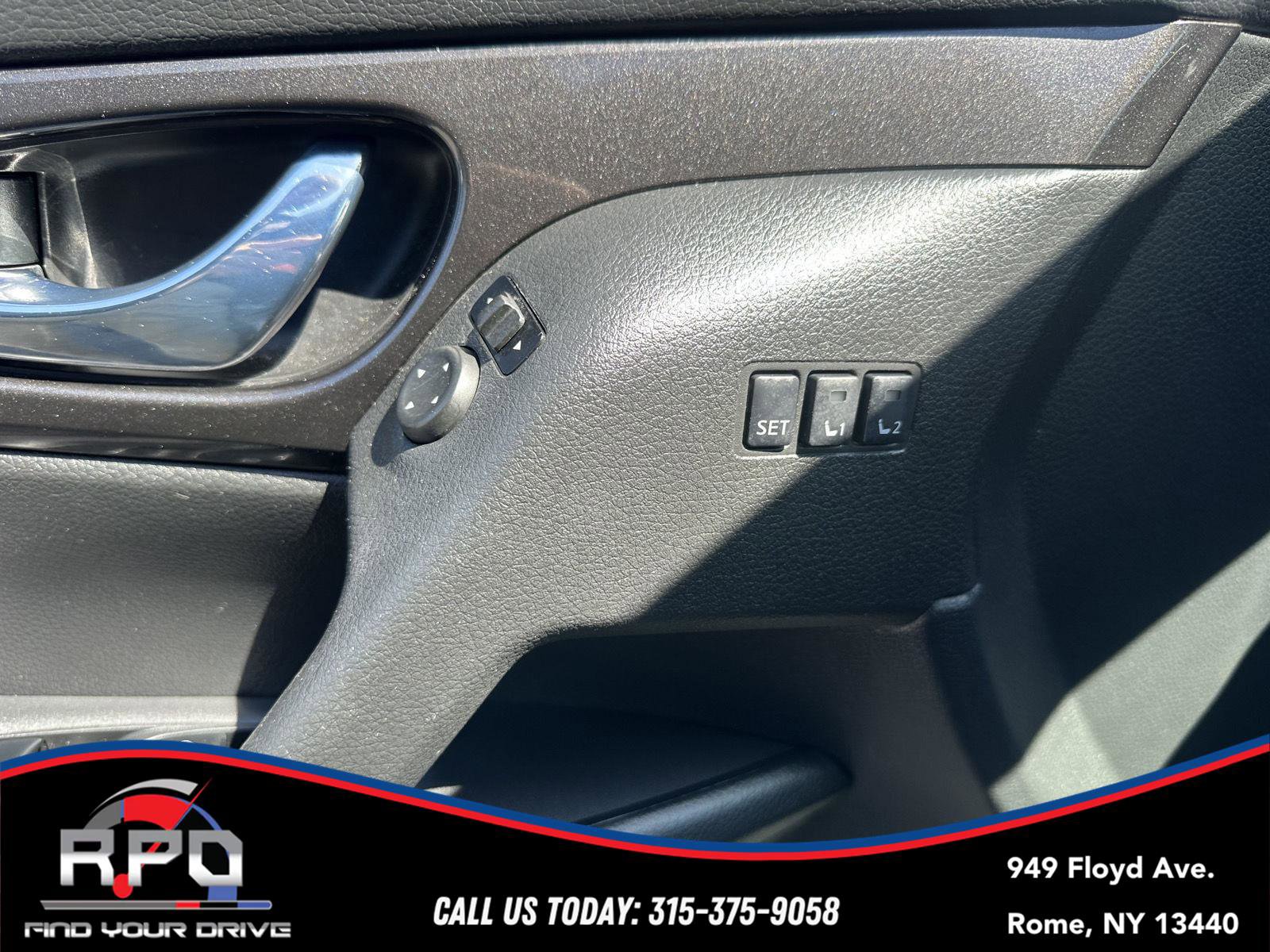 Used 2019 Nissan Rogue SV w/ Sun & Sound Touring Package AWD/4WD image 22