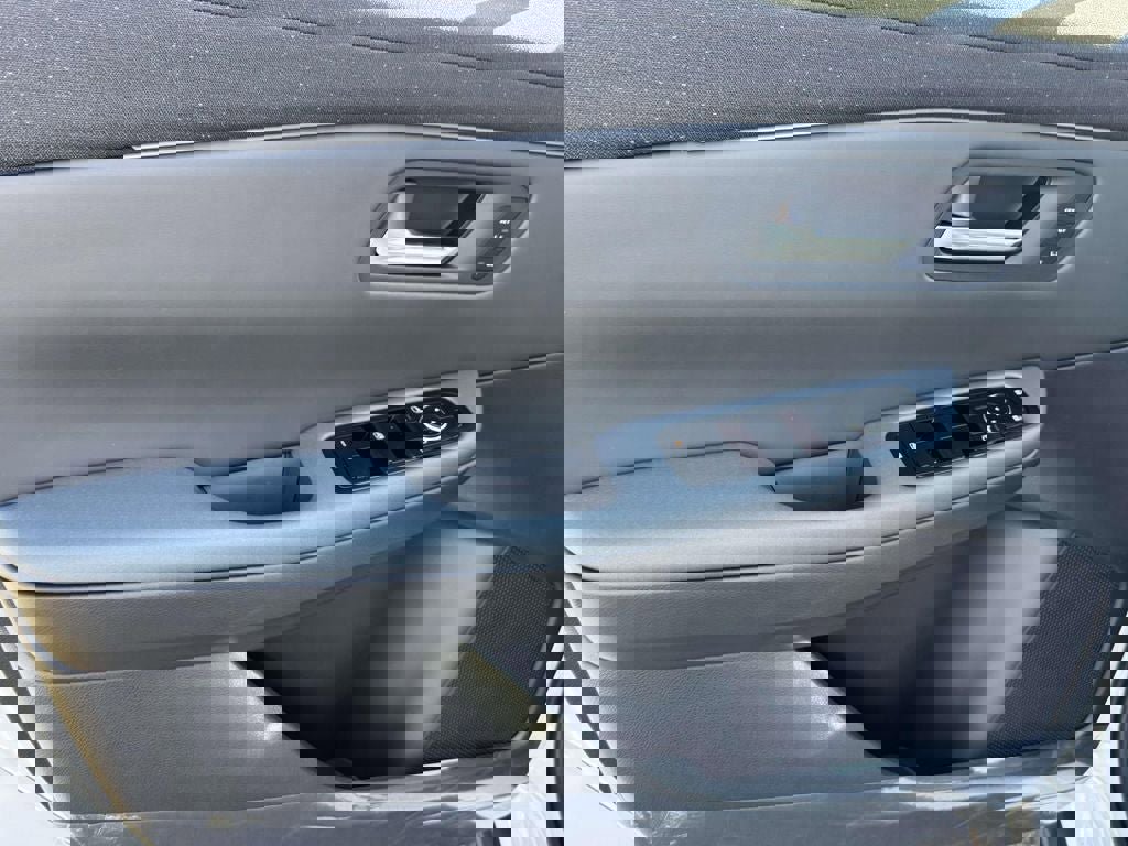 New 2026 Nissan Leaf Platinum+ w/ Floor Mat Package (Platinum+) image 26