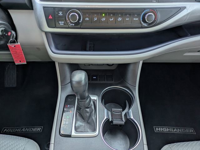 Used 2019 Toyota Highlander LE FWD image 19