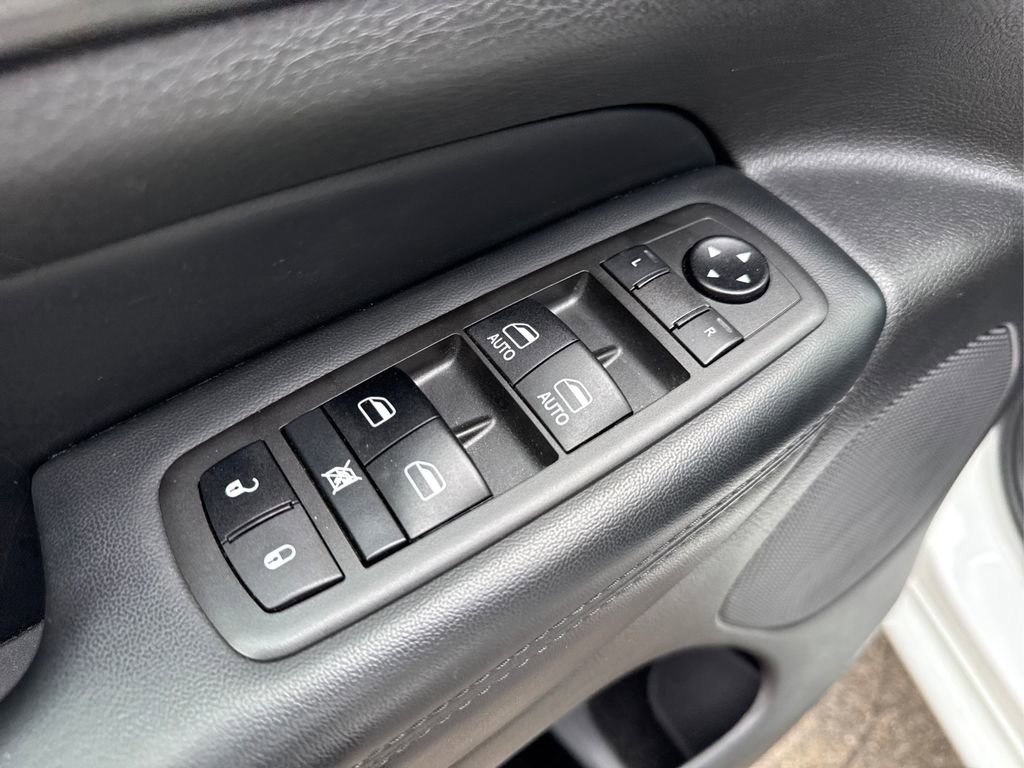 Used 2021 Jeep Grand Cherokee Laredo X AWD/4WD image 33