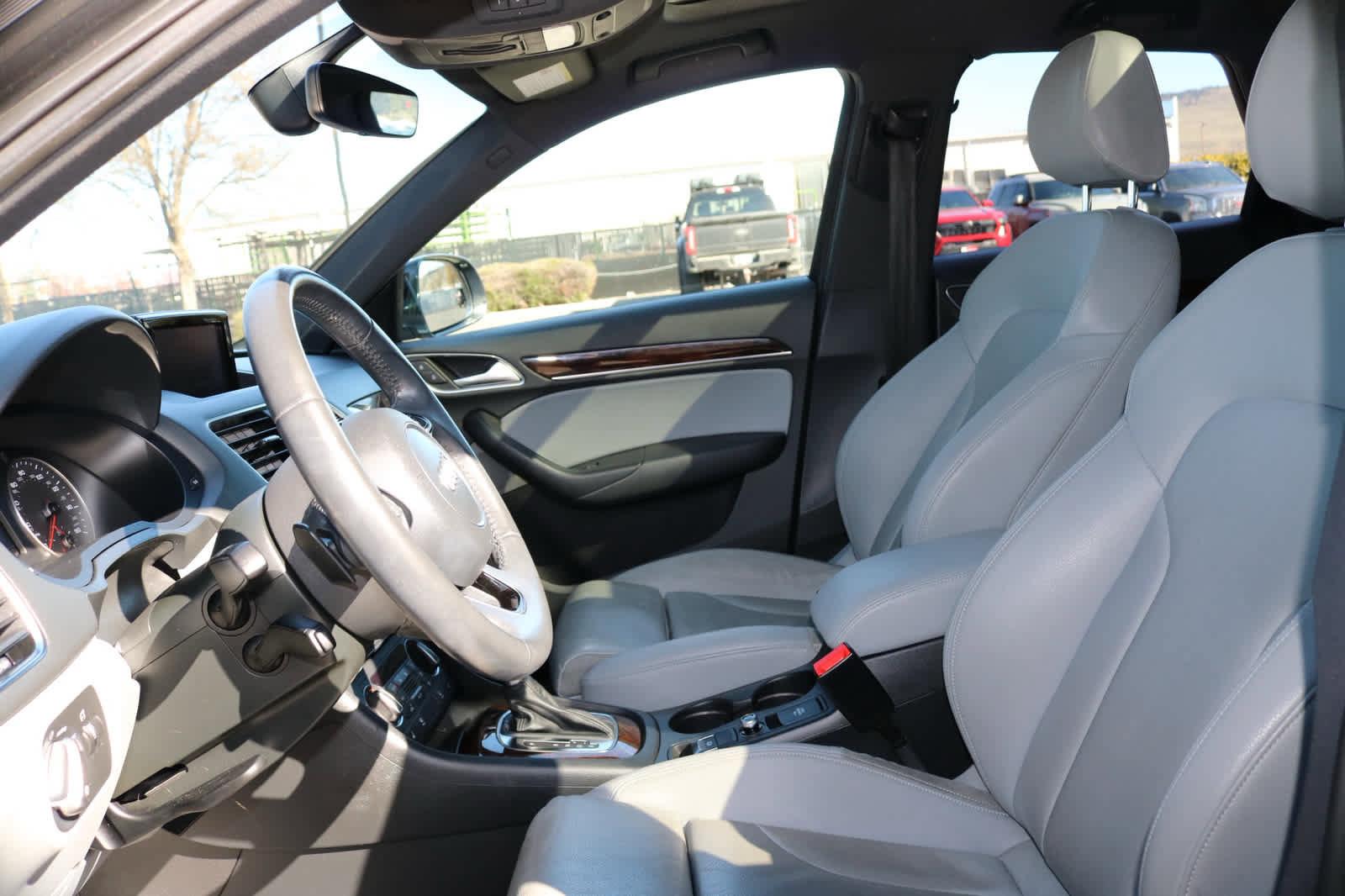 Used 2018 Audi Q3 2.0T Premium Plus w/ Premium Plus Package AWD/4WD image 28