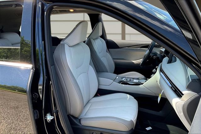 Certified 2026 INFINITI QX60 Luxe w/ Cargo Package FWD image 7