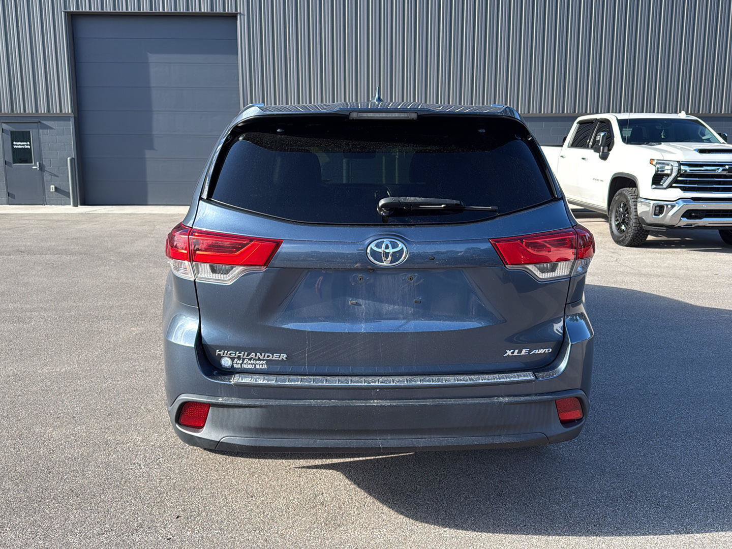 Used 2017 Toyota Highlander XLE AWD/4WD image 4