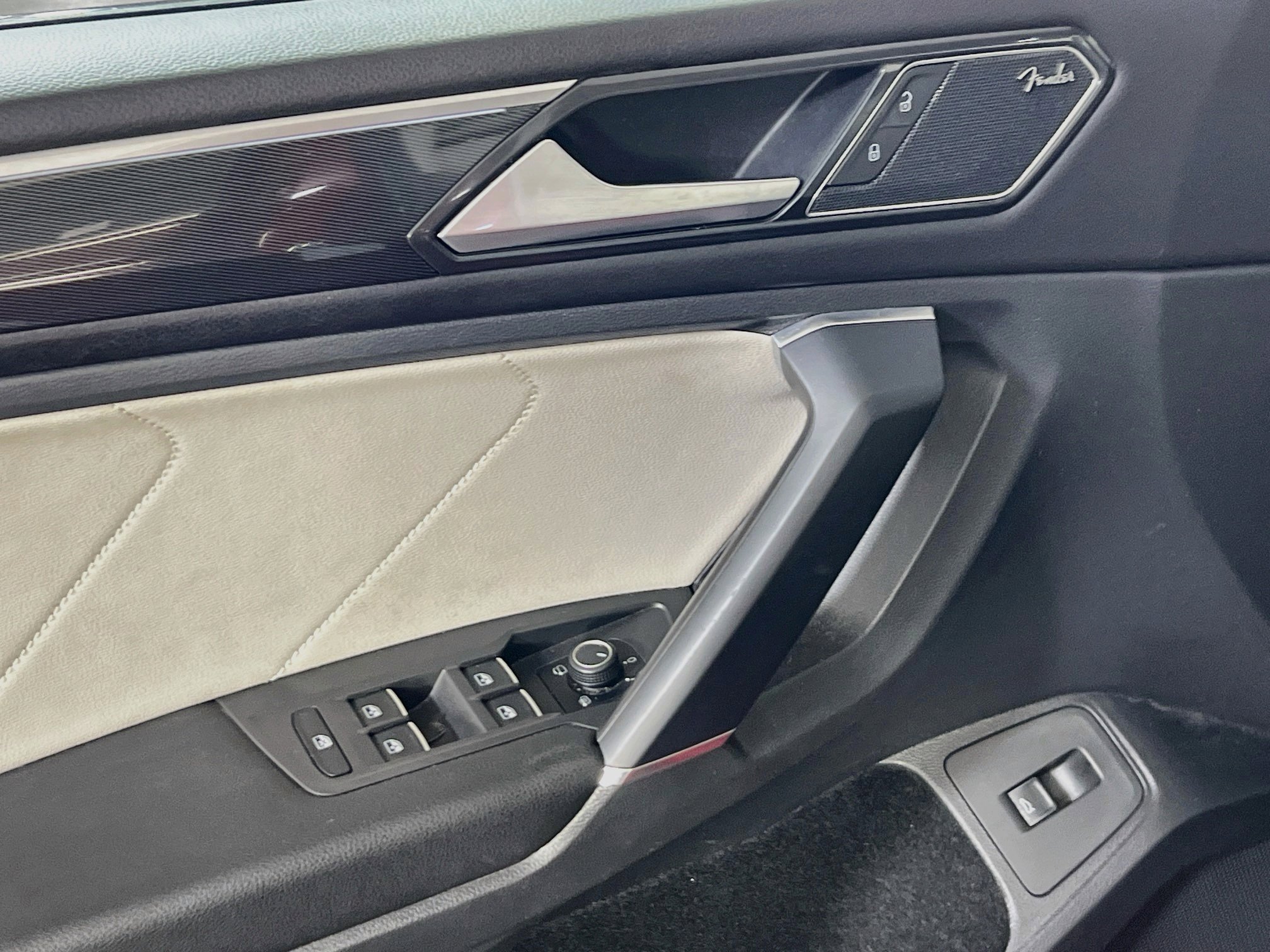 Used 2018 Volkswagen Tiguan SEL Premium w/ 3rd Row Seat Package AWD/4WD image 18