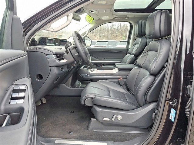 Used 2025 Lincoln Navigator Reserve image 13