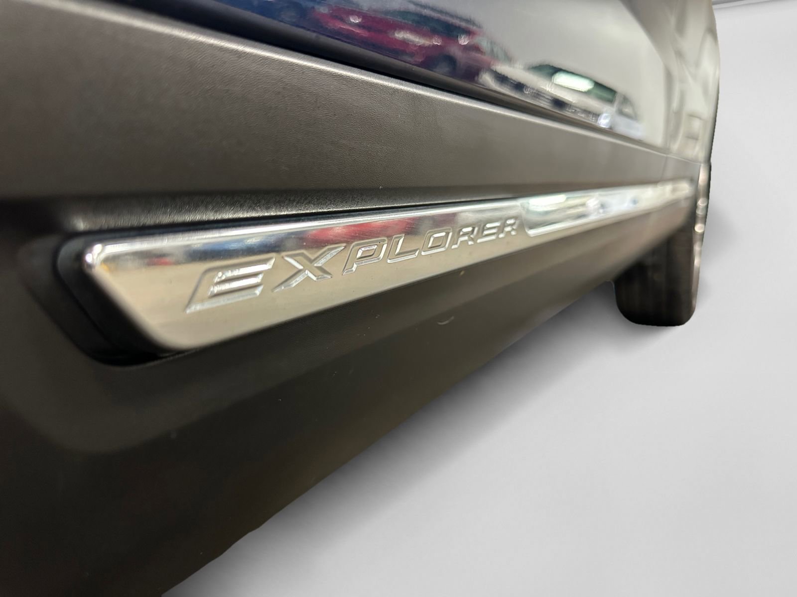 Used 2016 Ford Explorer XLT w/ Equipment Group 202A AWD/4WD image 12