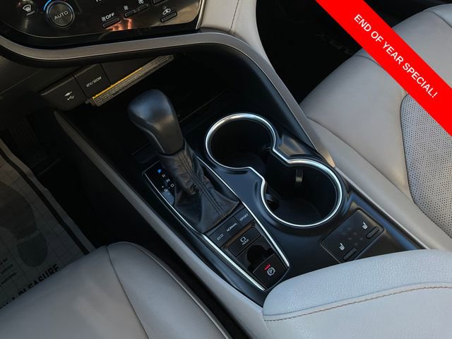 Used 2019 Toyota Camry XSE image 18