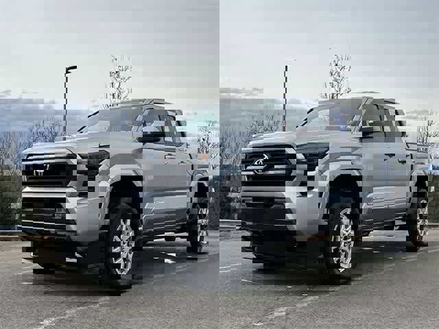 Used 2025 Toyota Tacoma SR5 image 18