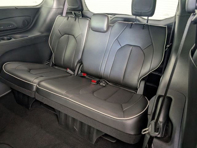 Certified 2024 Chrysler Pacifica Limited w/ Uconnect Theater Family Group image 29