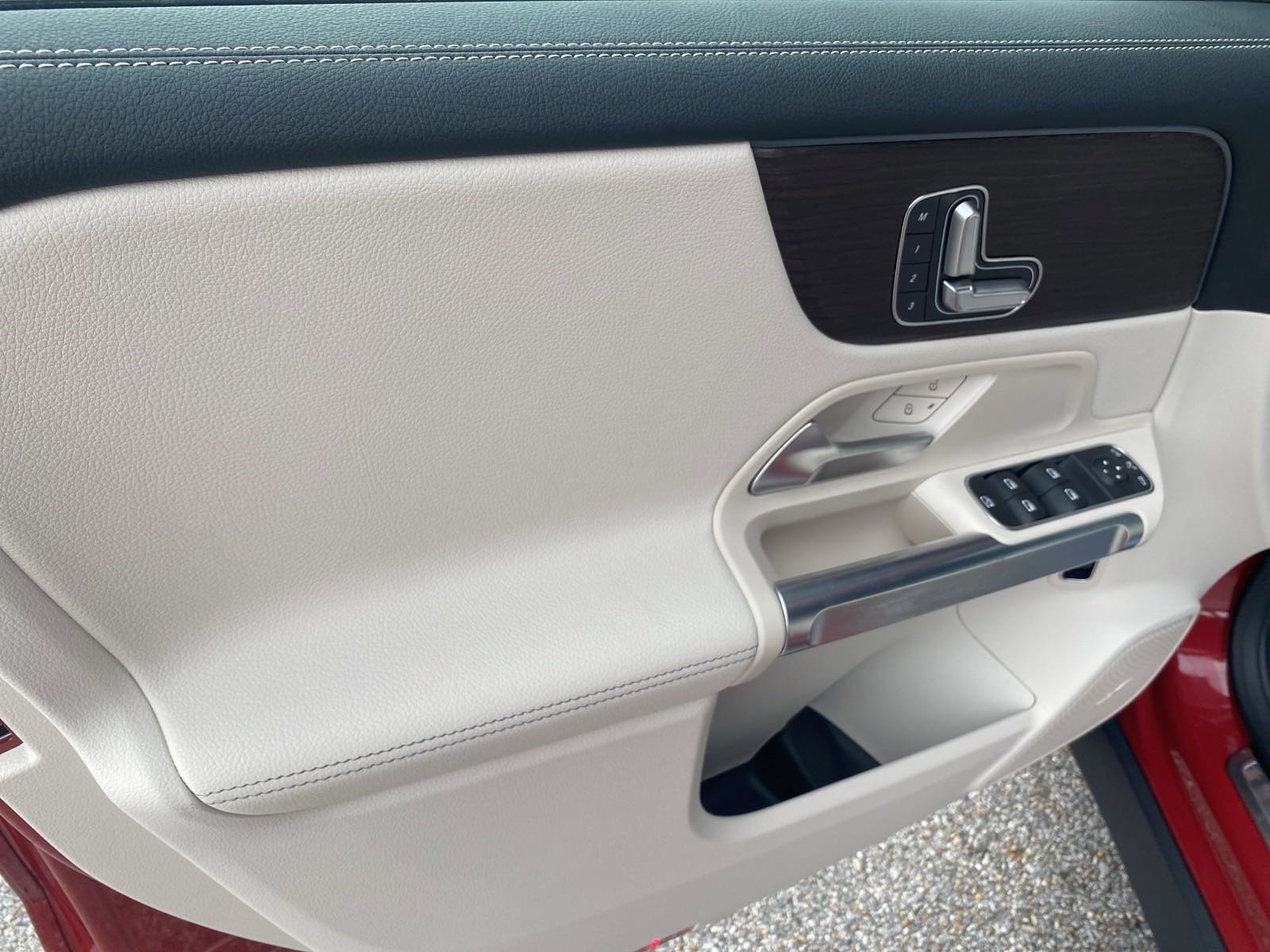 New 2024 Mercedes-Benz EQB 300 4MATIC image 7