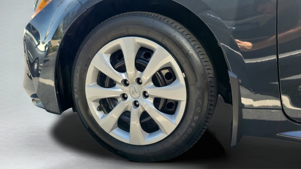 Used 2025 Toyota Corolla LE FWD image 3