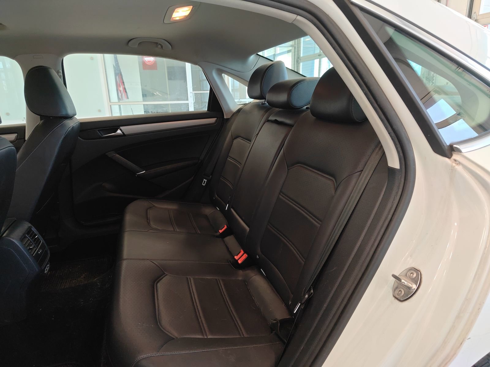 Used 2020 Volkswagen Passat 2.0T SE w/ Sunroof Package image 13