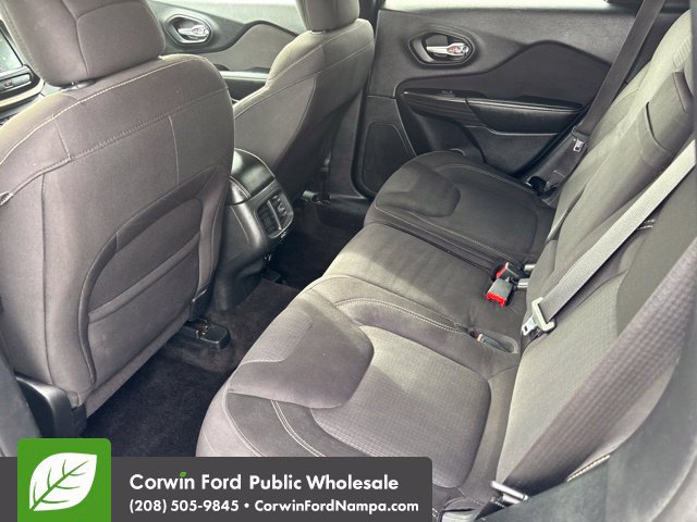 Used 2015 Jeep Cherokee Latitude w/ Comfort/Convenience Group AWD/4WD image 27
