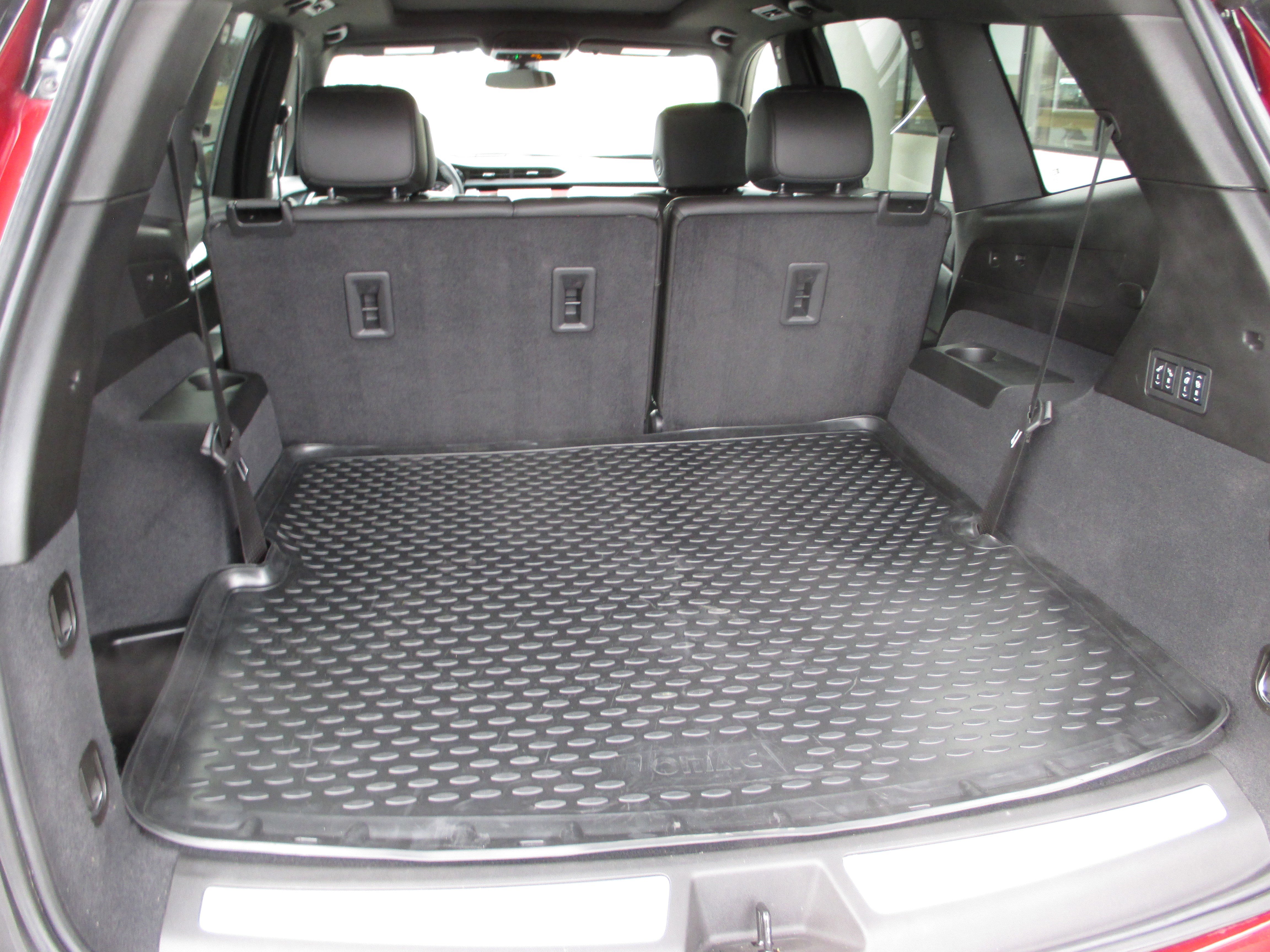 Used 2025 Cadillac XT6 Premium Luxury image 11