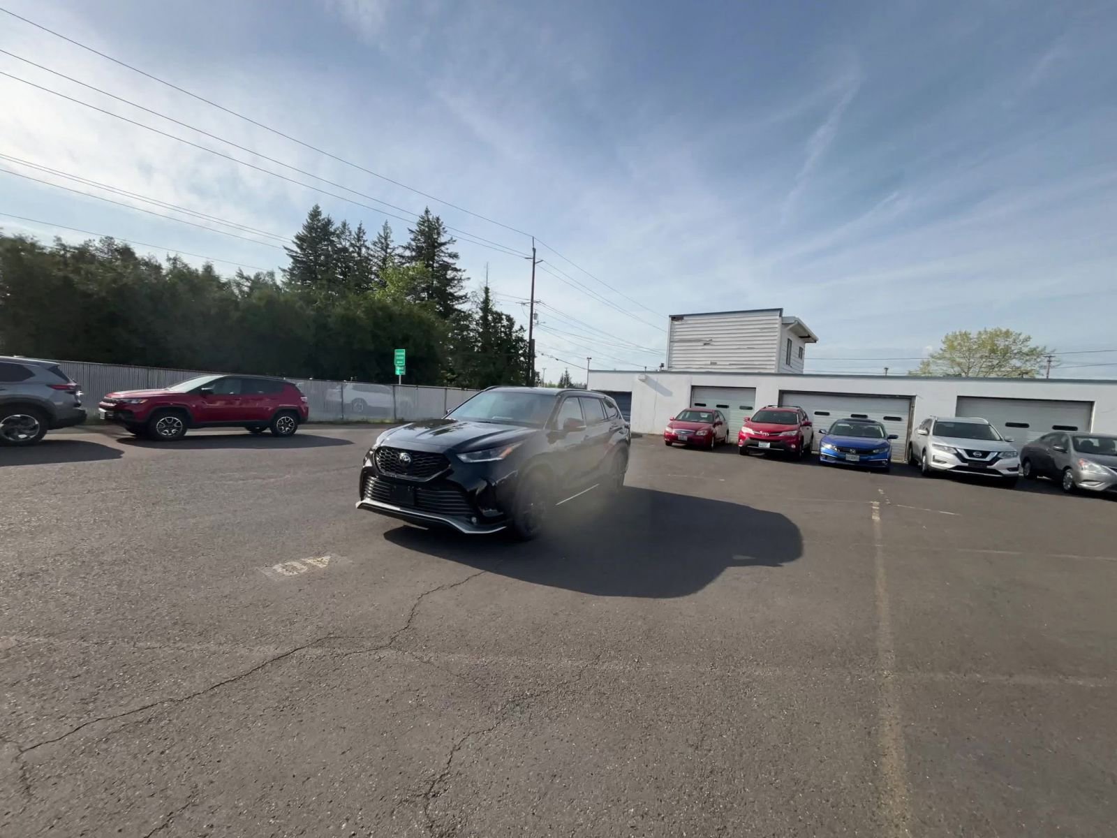 Used 2025 Toyota Highlander XSE AWD/4WD image 16