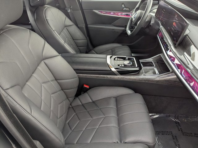 Used 2025 BMW i7 eDrive50 w/ Premium Package image 21