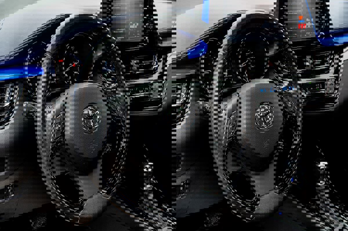 Used 2021 Toyota C-HR XLE image 25