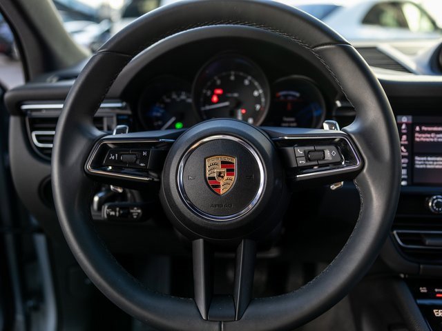 Certified 2025 Porsche Macan image 6