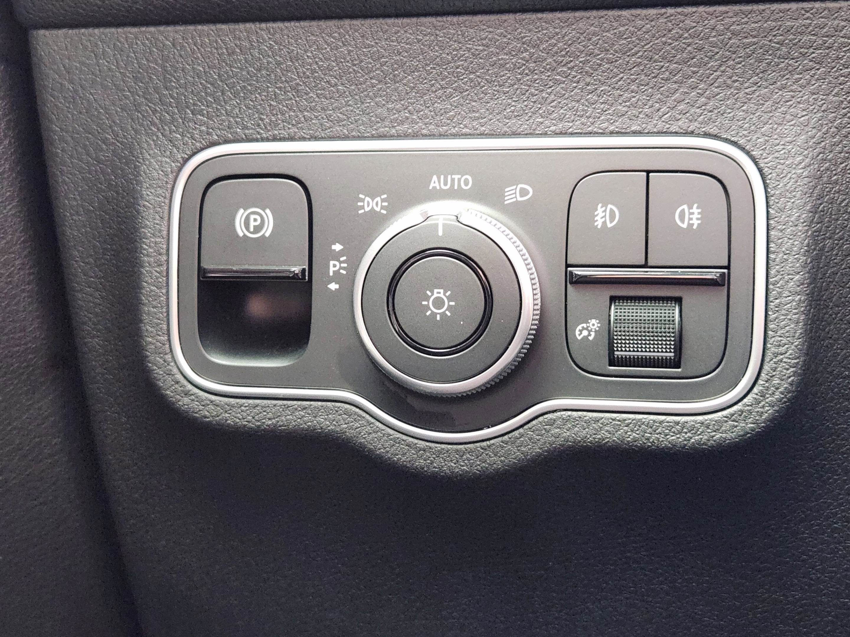 Certified 2025 Mercedes-Benz GLB 250 image 15