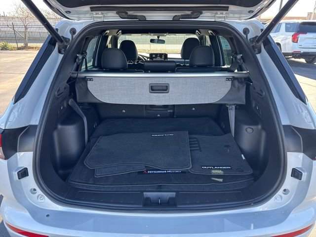 Used 2023 Mitsubishi Outlander SE image 5