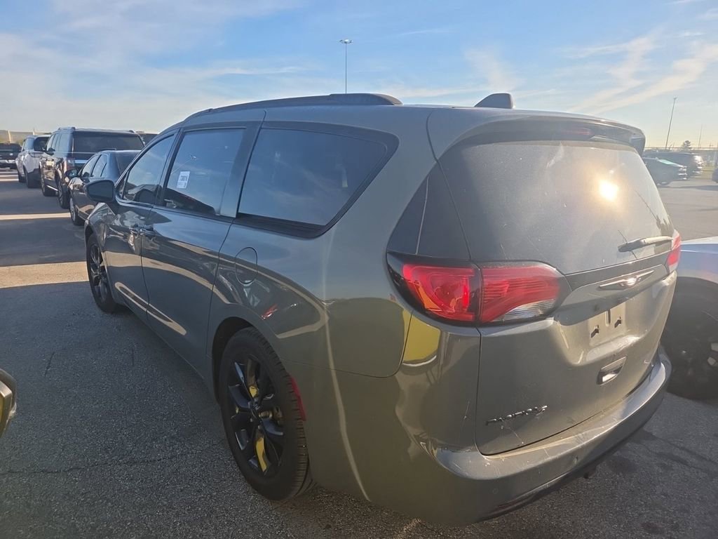 Used 2020 Chrysler Pacifica Touring-L Plus w/ S Appearance Package image 7