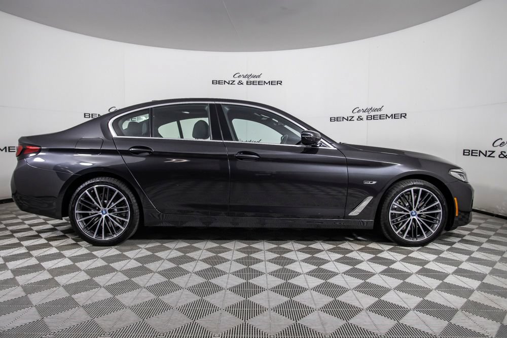 Used 2023 BMW 530e w/ Convenience Package RWD image 3