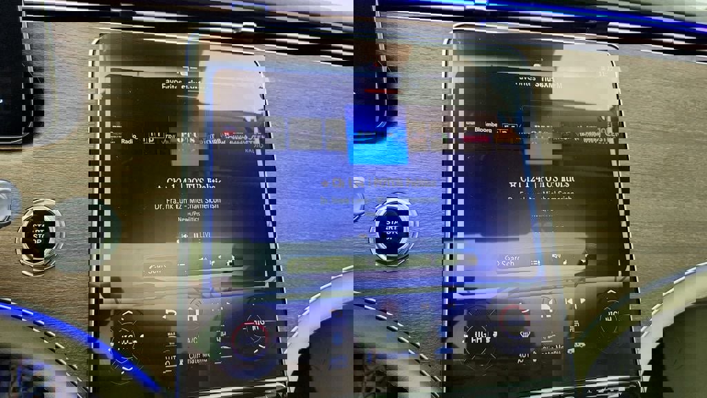 Used 2023 Mercedes-Benz EQS 450+ EQS 450+ Sedan with Active Amb image 19